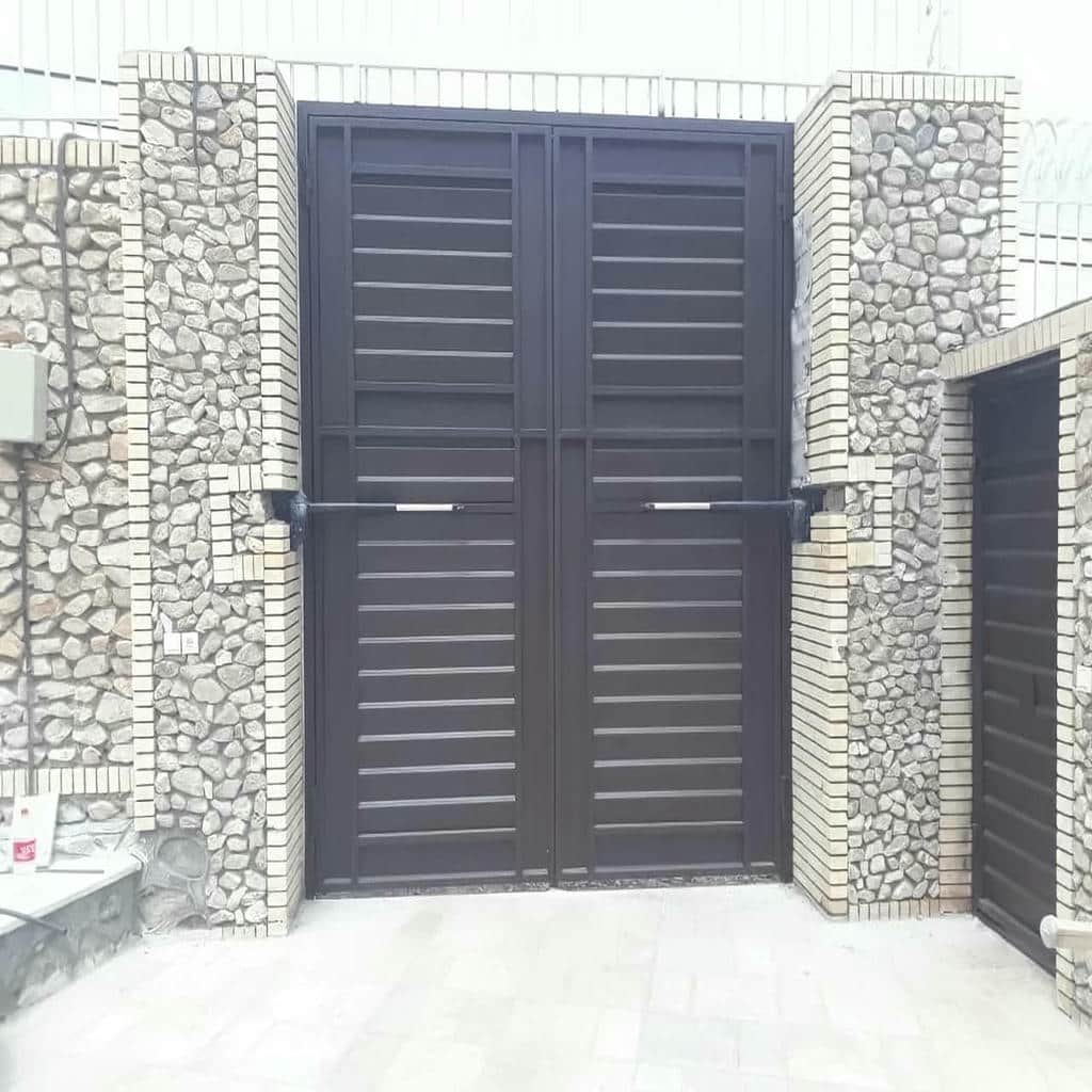 جک پارکینگی با یراق اتصال مقاوم به لنگه درب