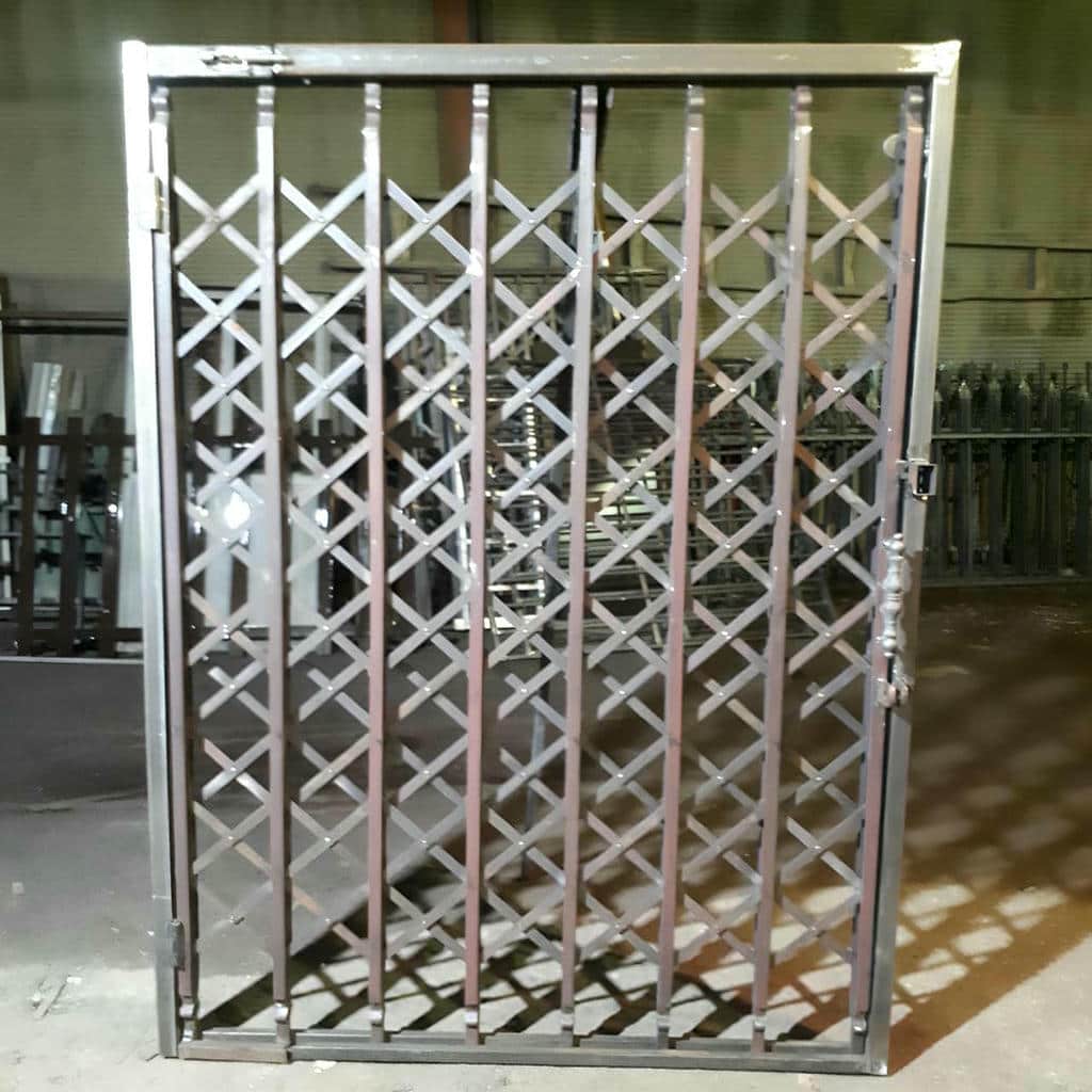 حفاظ و درب آکاردئونی با یراق مقاوم روزانه