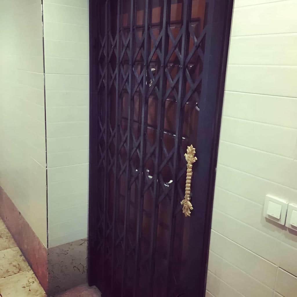 درب حفاظ آکاردئونی با سرویس قفل ایمن