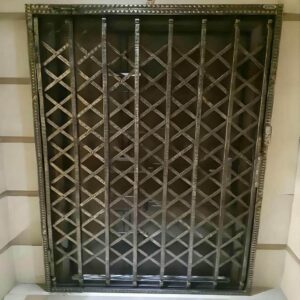 نصب حرفه ای درب آکاردئونی برای ایمنی بیشتر