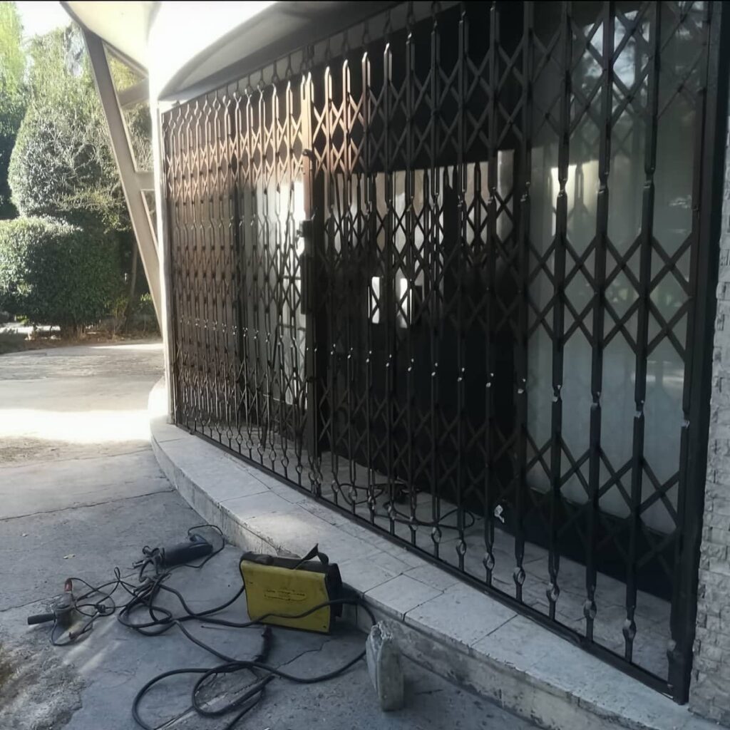 درب آکاردئونی با رنگ مقاوم فلز