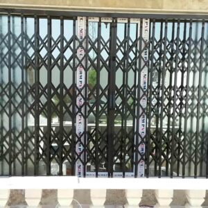 کاربرد حفاظ آکاردئونی درب ورودی آپارتمان با طراحی قابل تنظیم