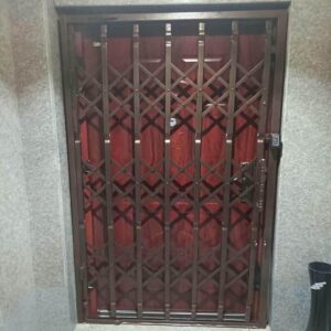 نصب اصولی حفاظ آکاردئونی با اتصال به چارچوب یا مهار دیواری