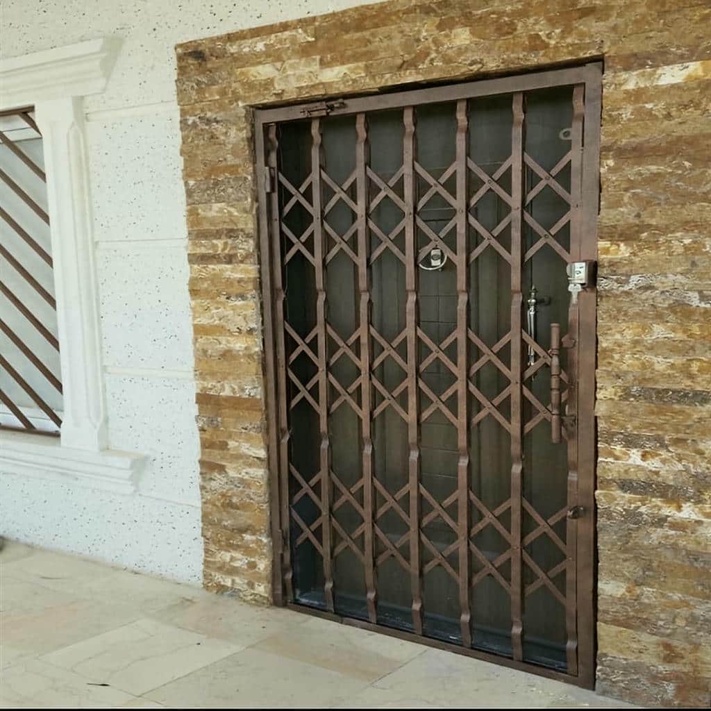 حفاظ آکاردئونی آهنی با ریل روان و تراز