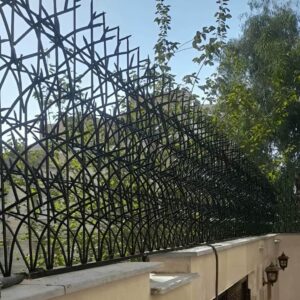ترکیب زیبایی و امنیت حفاظ شاخ گوزنی روی دیوار