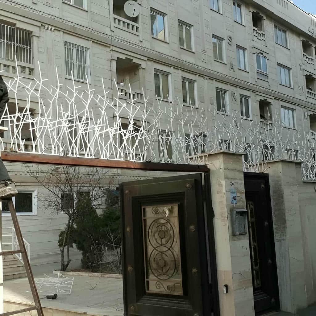 نرده حفاظ دیوار با اتصال محکم روی دیوار