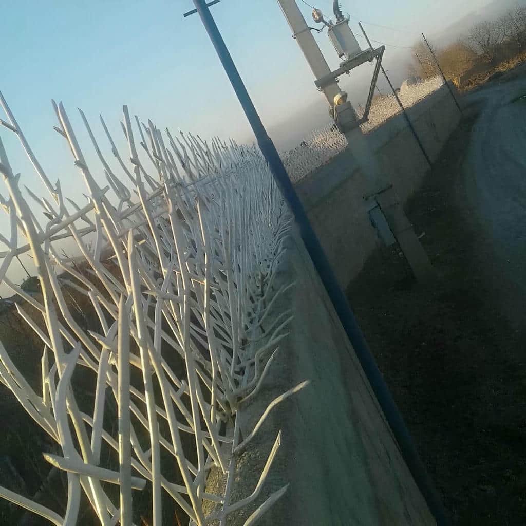 نرده دیوار حیاط با رنگ ضدزنگ فضای باز