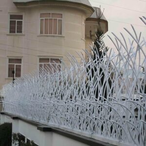 مقایسه نرده روی دیوار و حفاظ شاخ گوزنی