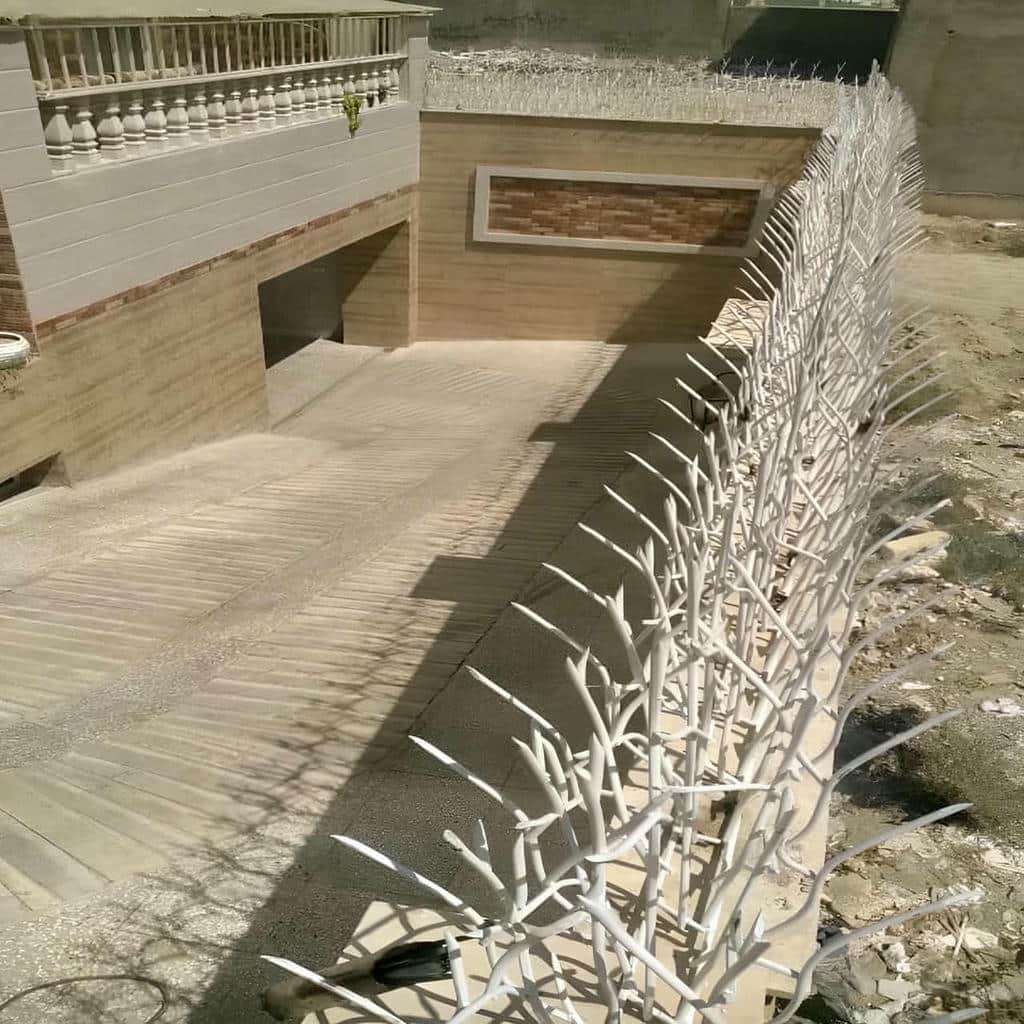 نرده دیوار آهنی با اتصال محکم روی دیوار