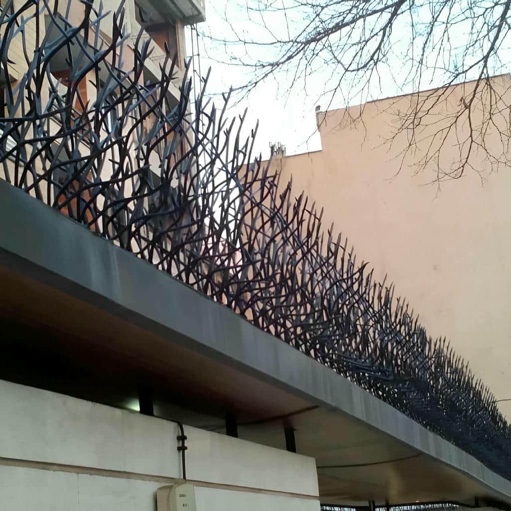 نرده دیوار با متریال فلزی مقاوم