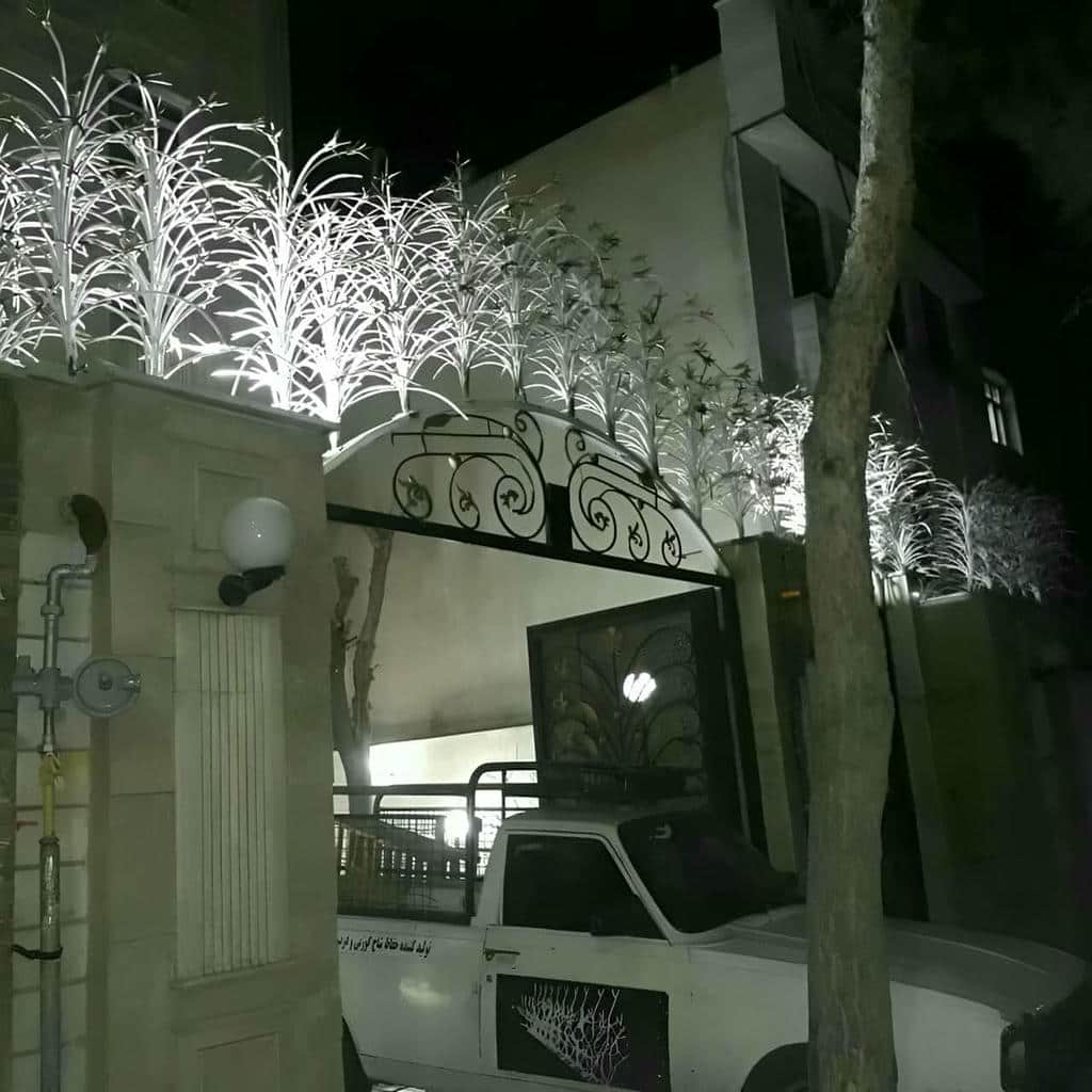 نرده دیواری هماهنگ با نمای ساختمان