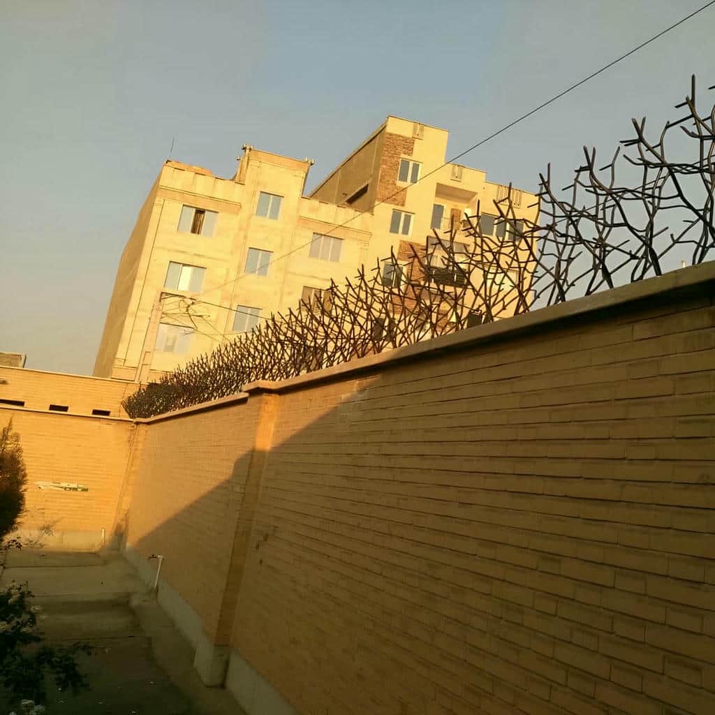 حفاظ جوشی دیوار آهنی با اتصال ثابت روی دیوار