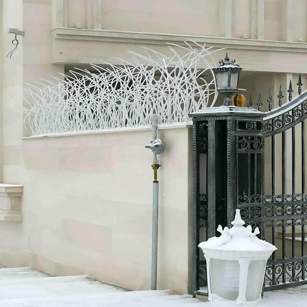 نرده دیوار با ارتفاع بازدارنده مناسب