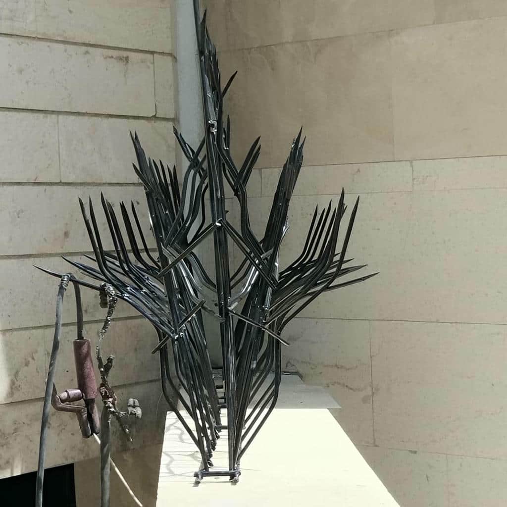 نرده حفاظ دیوار با رنگ ضدزنگ فضای باز