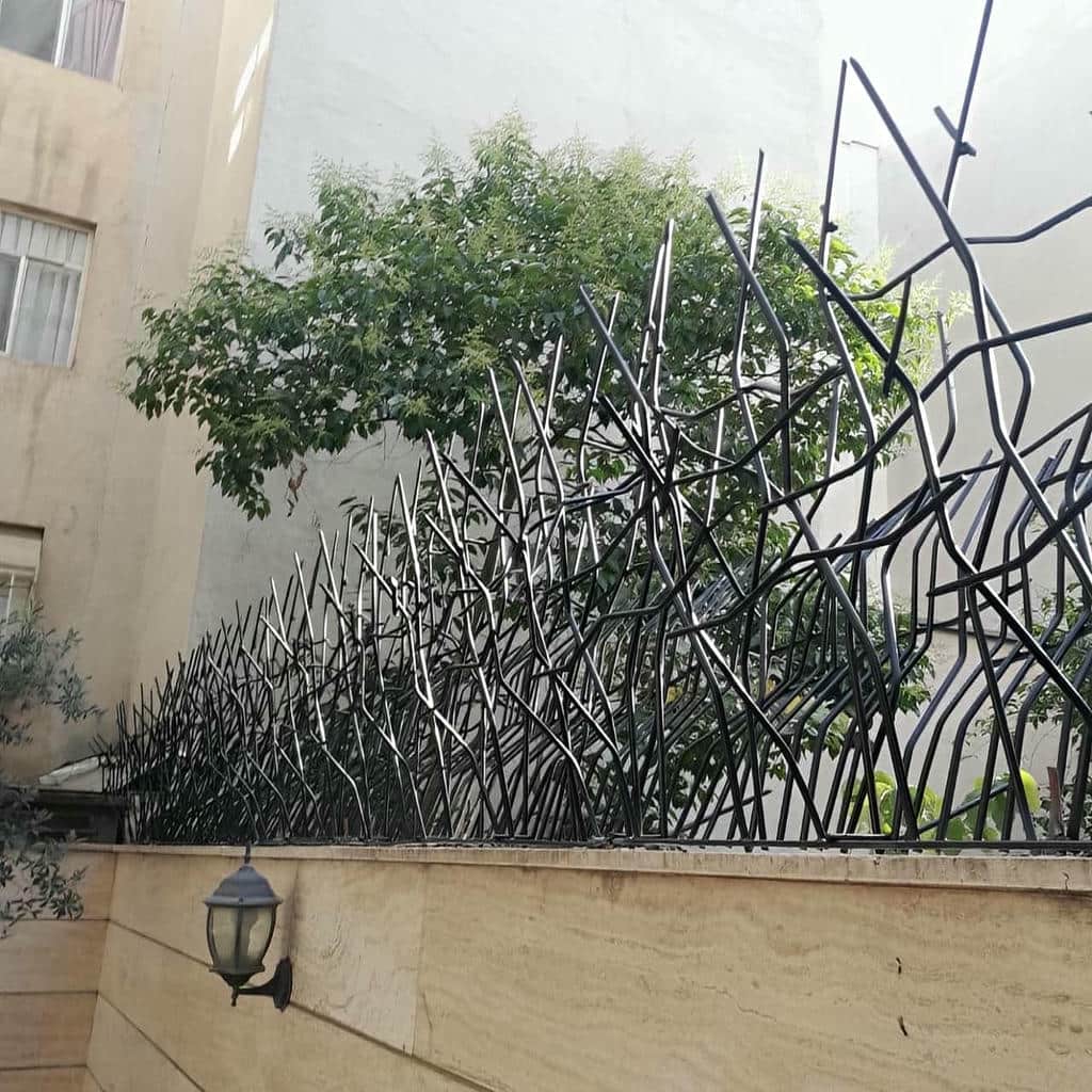 نرده دیوار با رنگ ضدزنگ فضای باز