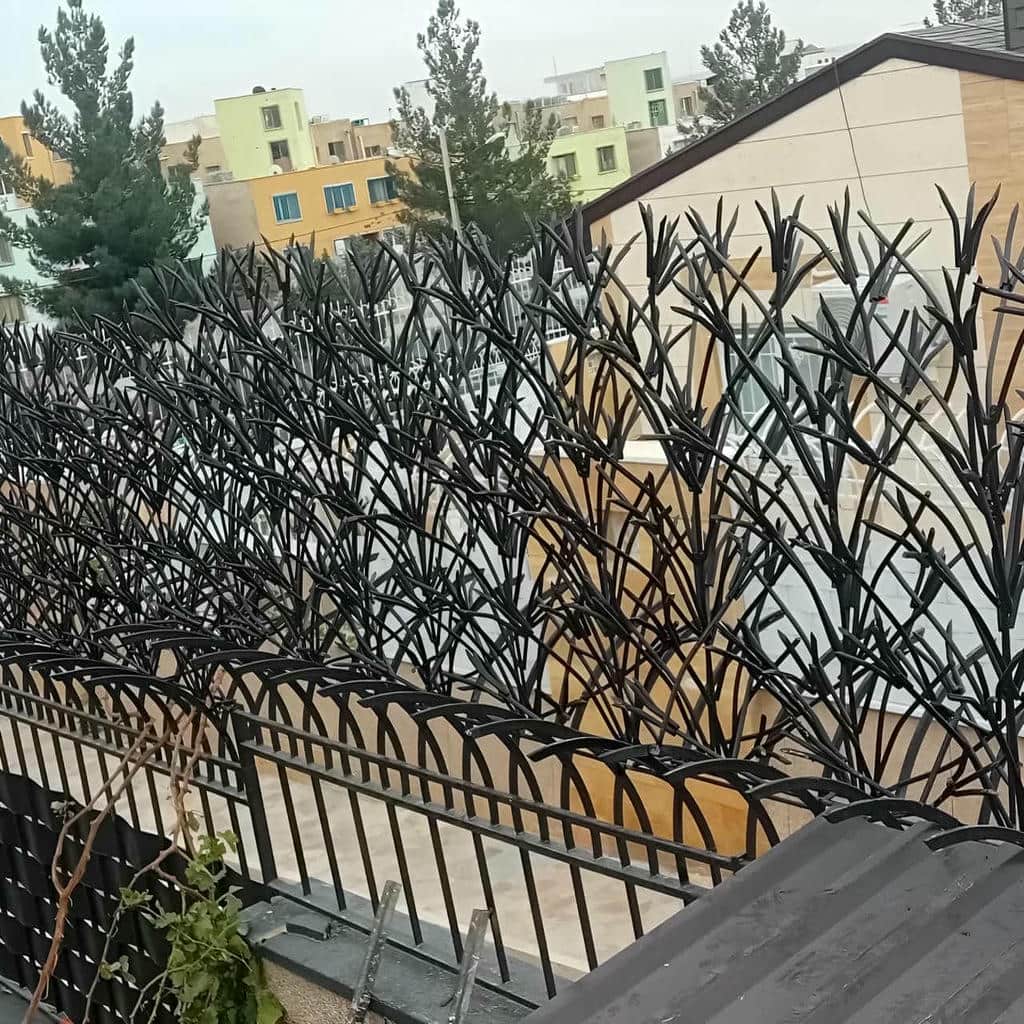 نرده حفاظ دیوار با طرح لیلیوم فلزی