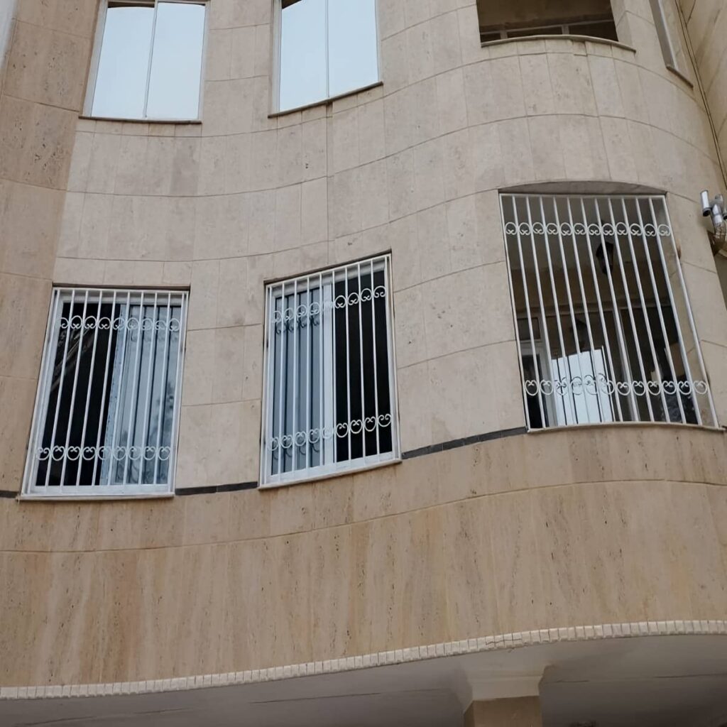 حفاظ پنجره امنیتی با رنگ ضدزنگ