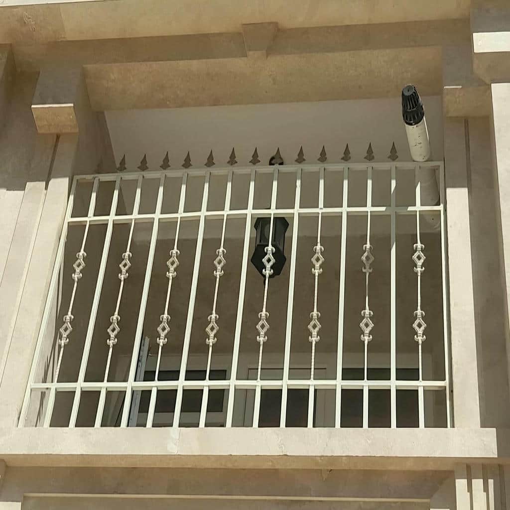 حفاظ پنجره ساده با رنگ مقاوم و یکنواخت