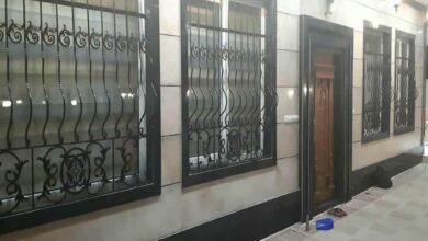 حفاظ پنجره فرفورژه با سه ردیف گل تزئینی