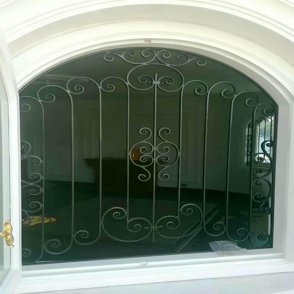 حفاظ پنجره با طراحی جدید با رنگ مشکی مقاوم برای نما