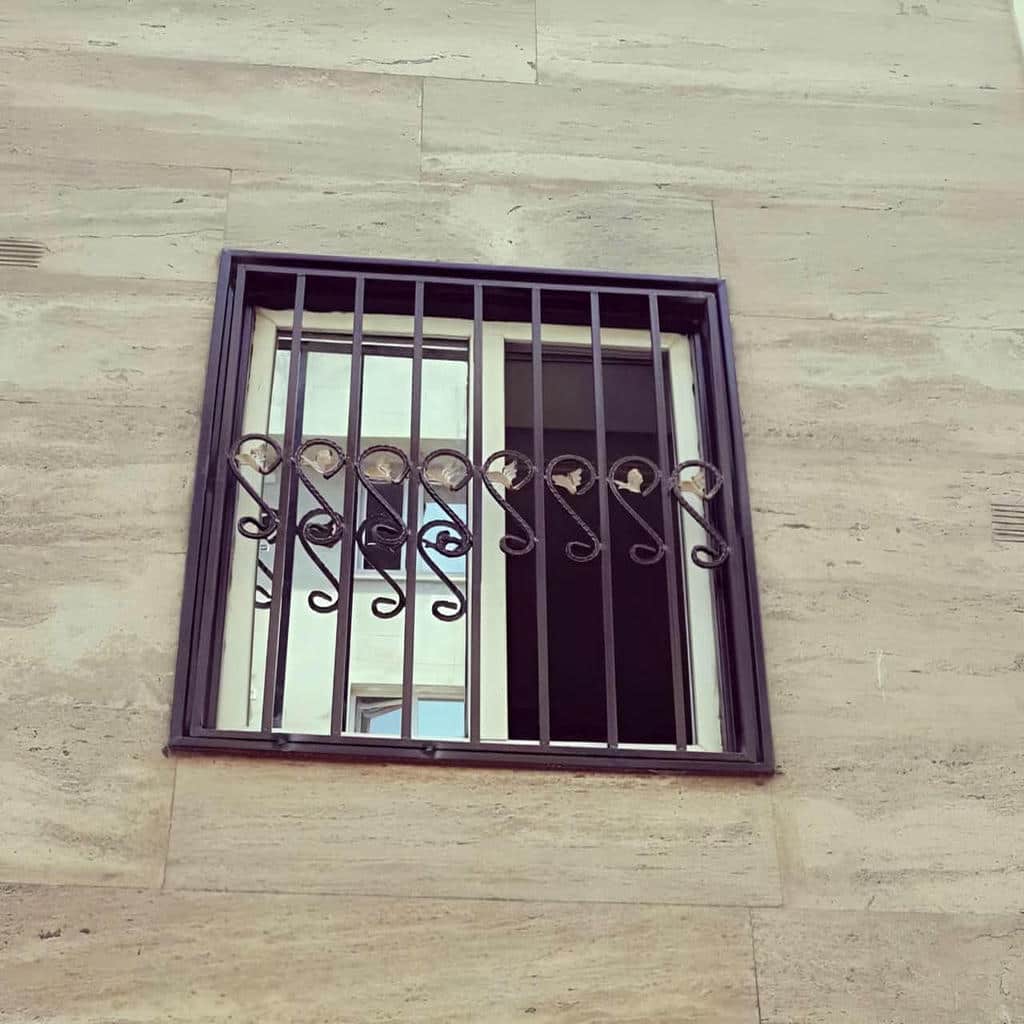حفاظ پنجره با طرح فرفورژه