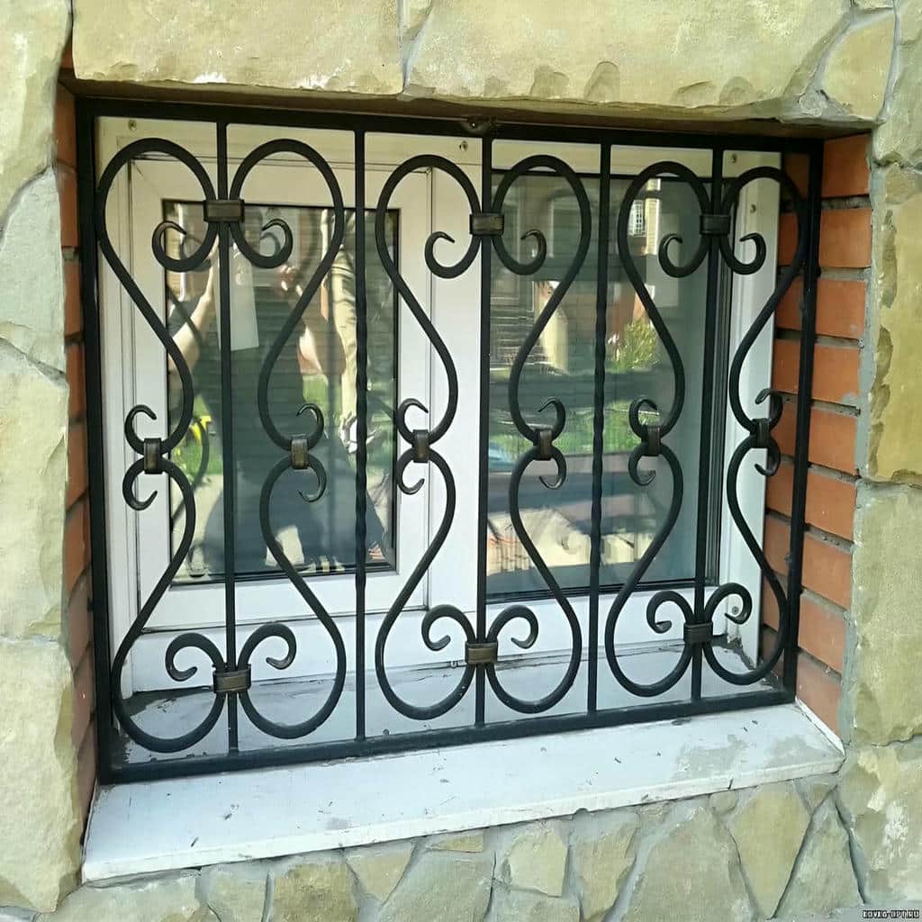 فاصله میله های حفاظ پنجره با نصب تراز