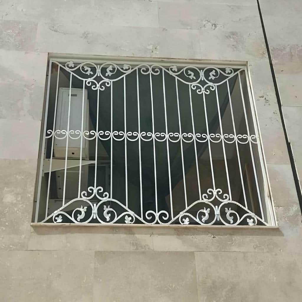 حفاظ پنجره با رنگ مقاوم و پوشش یکنواخت
