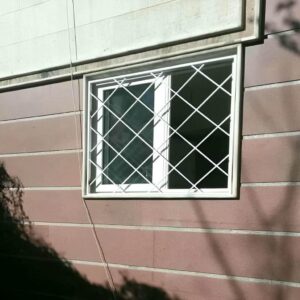 قیمت مدل‌های حفاظ پشت پنجره