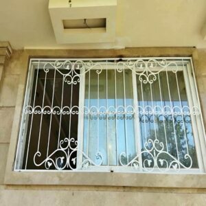 حفاظ فرفورژه پنجره با طرح گلدار