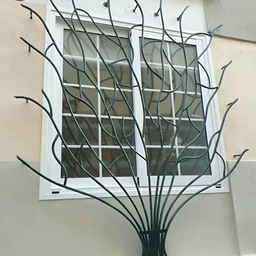 حفاظ پنجره آهنی با جوشکاری پیوسته روی شاخه ها