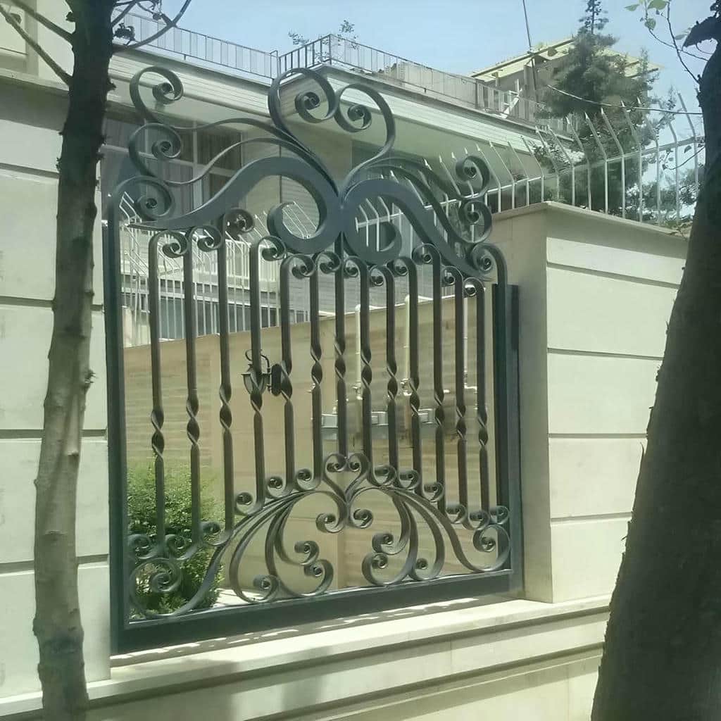 نرده پنجره فرفورژه با رنگ کوره ای یکدست