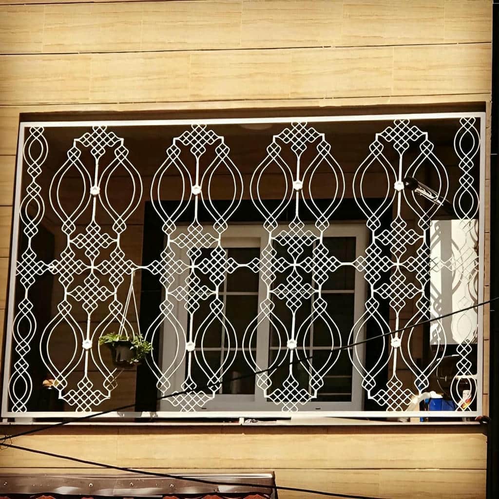 حفاظ پنجره فرفورژه لوکس با جوشکاری تمیز