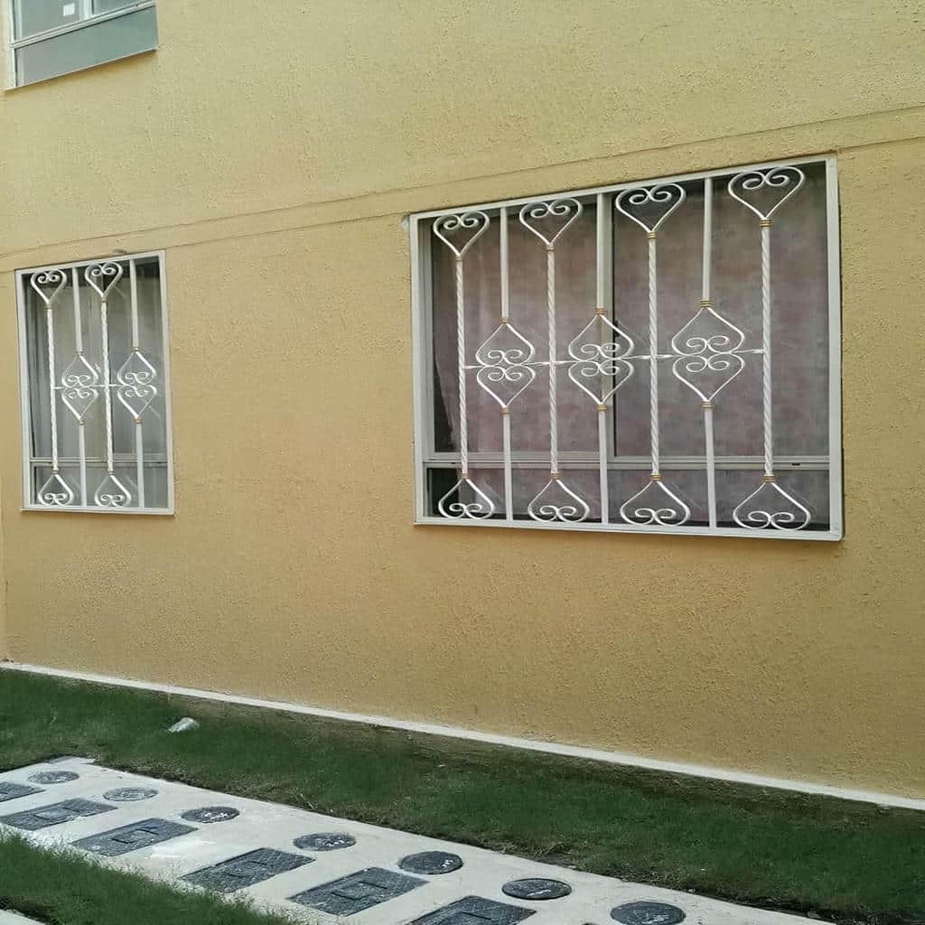 حفاظ پنجره شکمی با گل وسط با رنگ ضد زنگ
