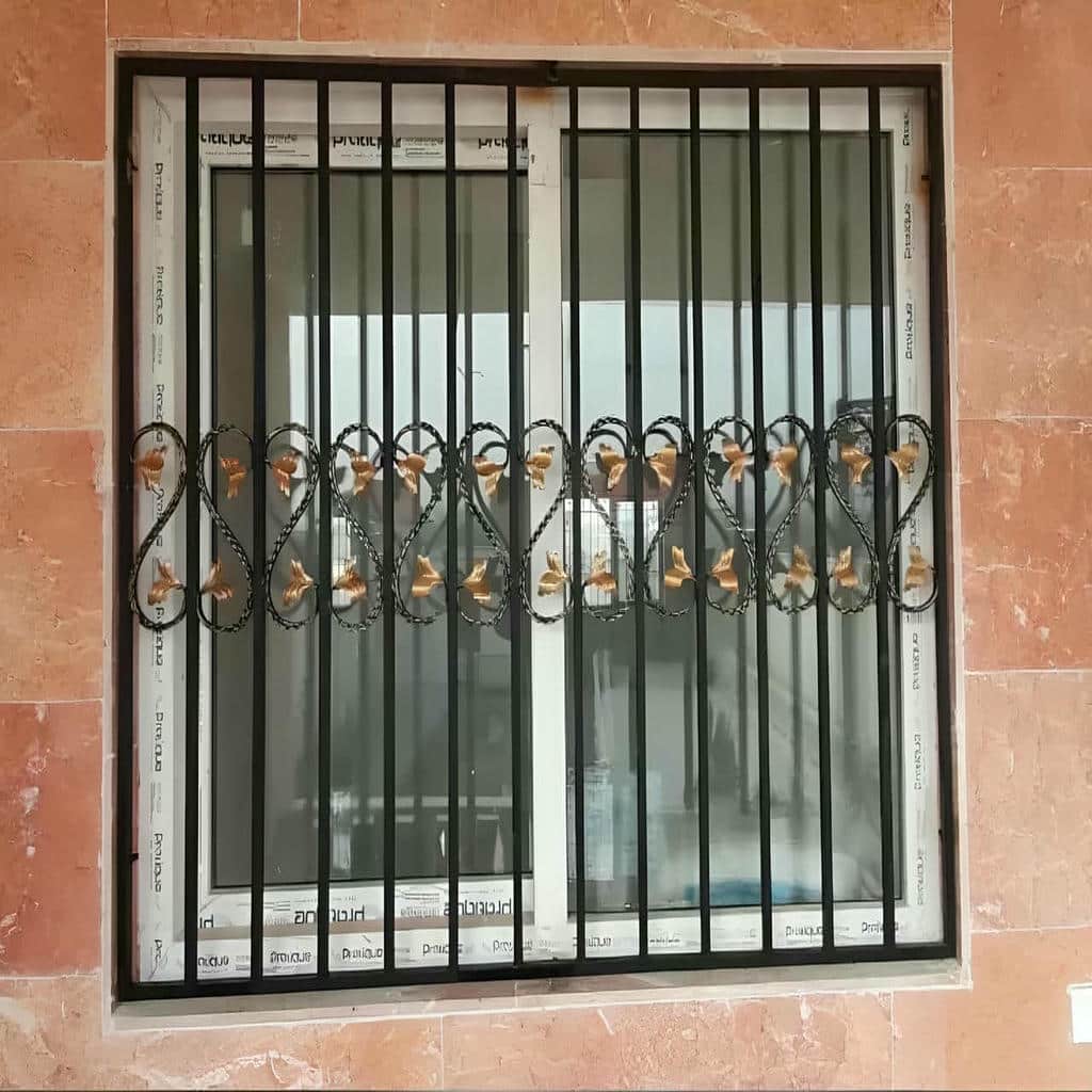 حفاظ پنجره با نرده پنجره منظم و ایمن
