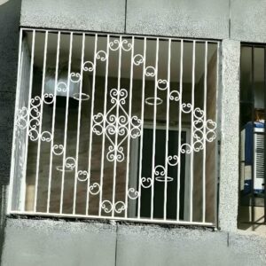 حفاظ پنجره باغی مدرن با ظاهر زیبا