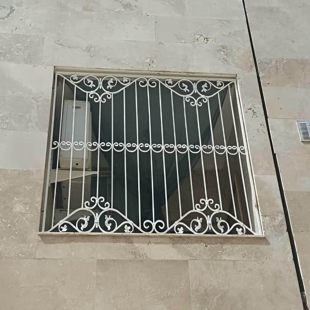 حفاظ پنجره آهنی با شاخه های ایمن