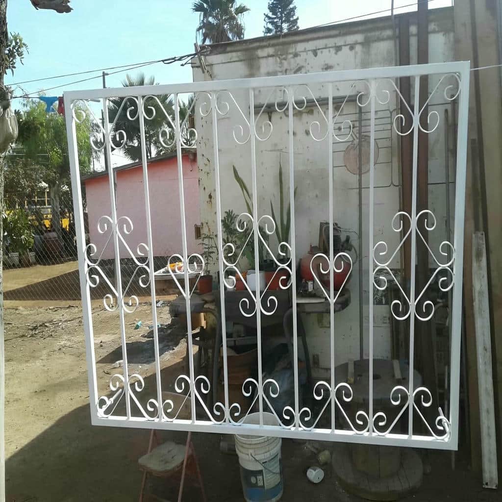 حفاظ پنجره با نرده پنجره منظم و ایمن