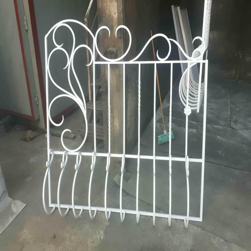 حفاظ پنجره و بالکن آهنی با رنگ کوره ای