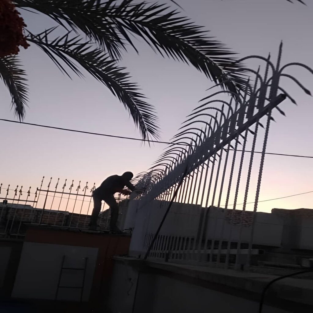حفاظ ساده و مدرن دیوار با جوشکاری تمیز شاسی
