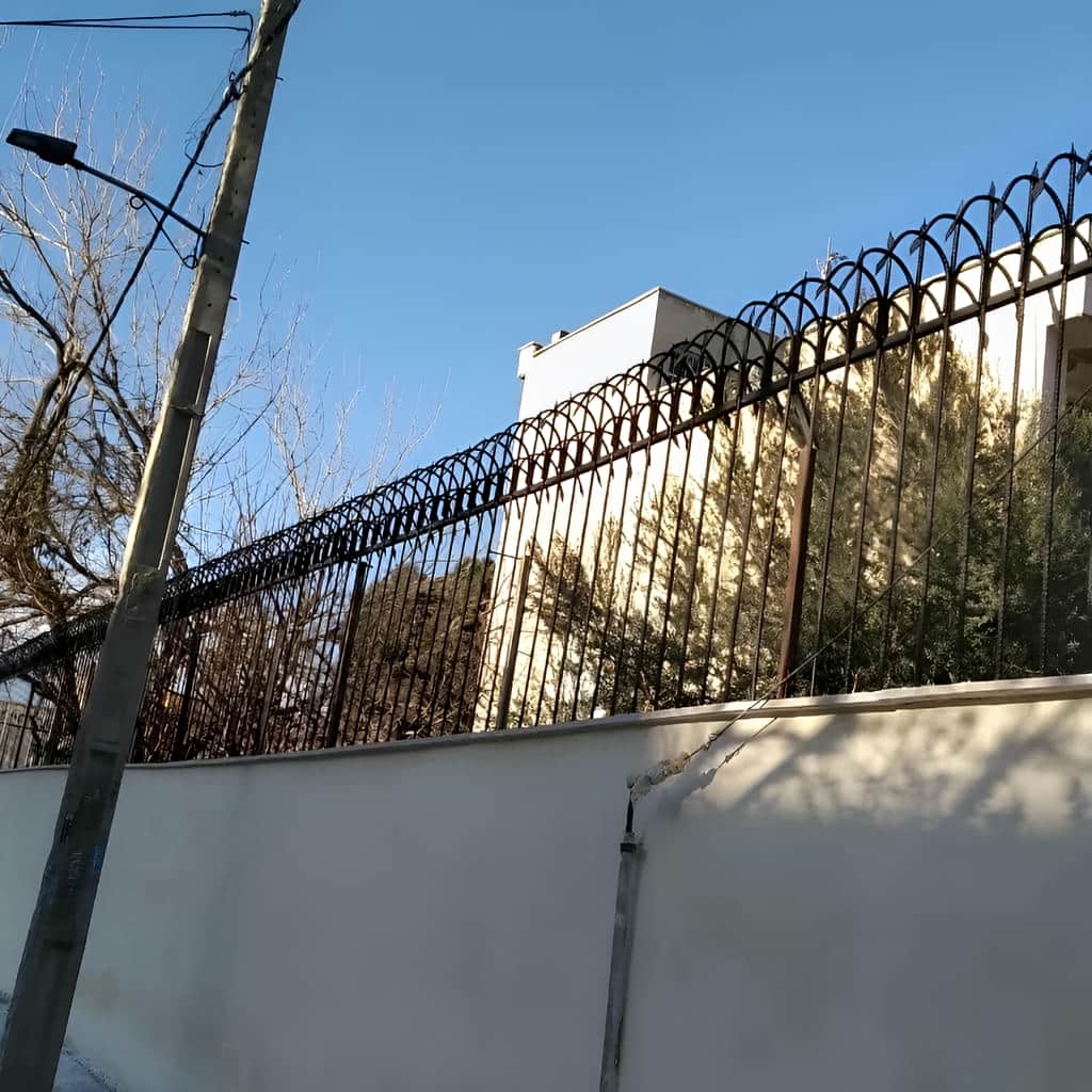 نرده دیوار سرنیزه ای با جوشکاری تمیز پایه ها