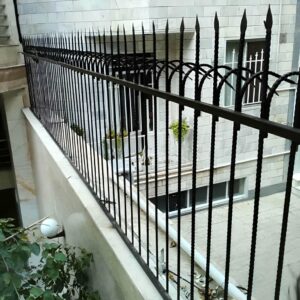 حفاظ دیوار نیزه‌ای آهنی