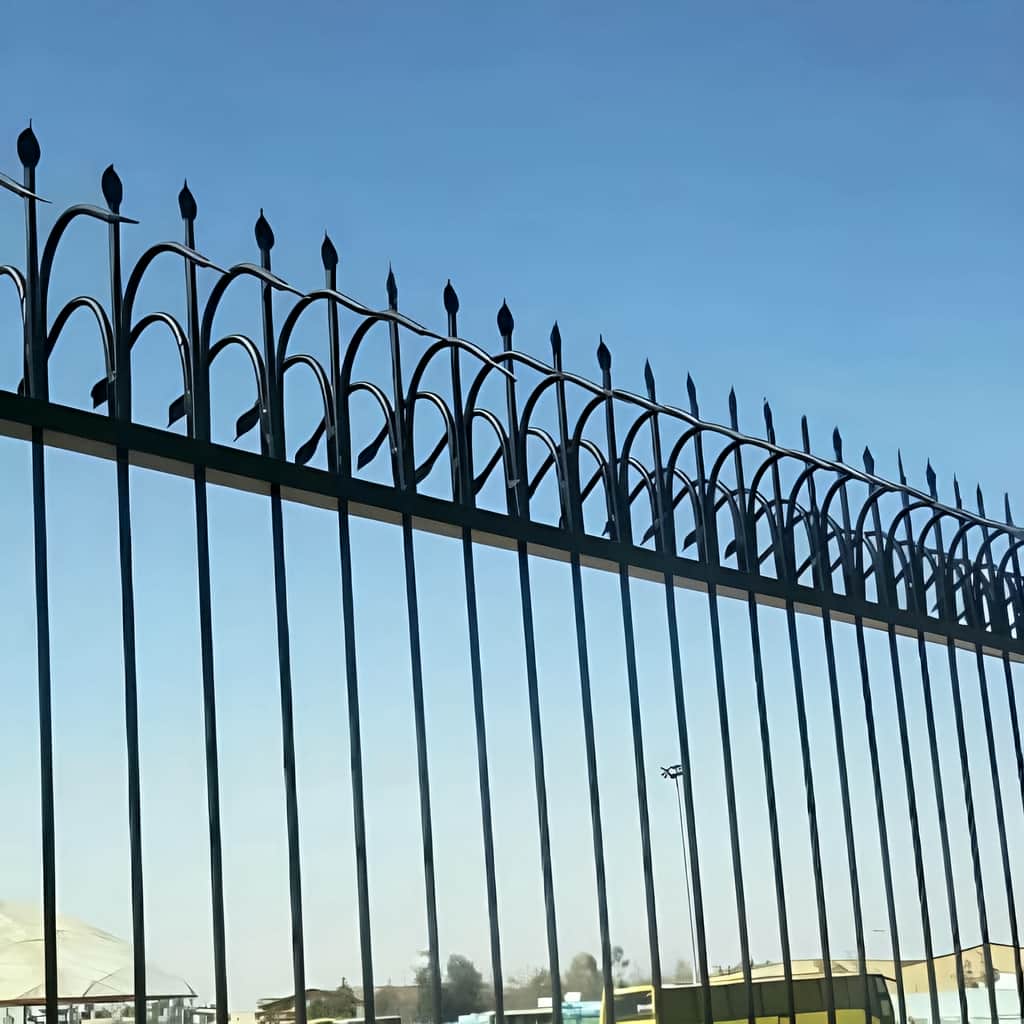 نرده فرفورژه با نصب تراز روی دیوار