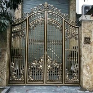 اندازه گیری دقیق درب حیاط