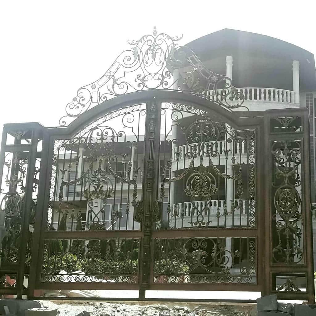 درب خانه ویلایی لوکس با رنگ مات و پوشش بادوام