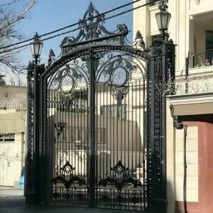 طراحی مدرن درب حیاط فلزی
