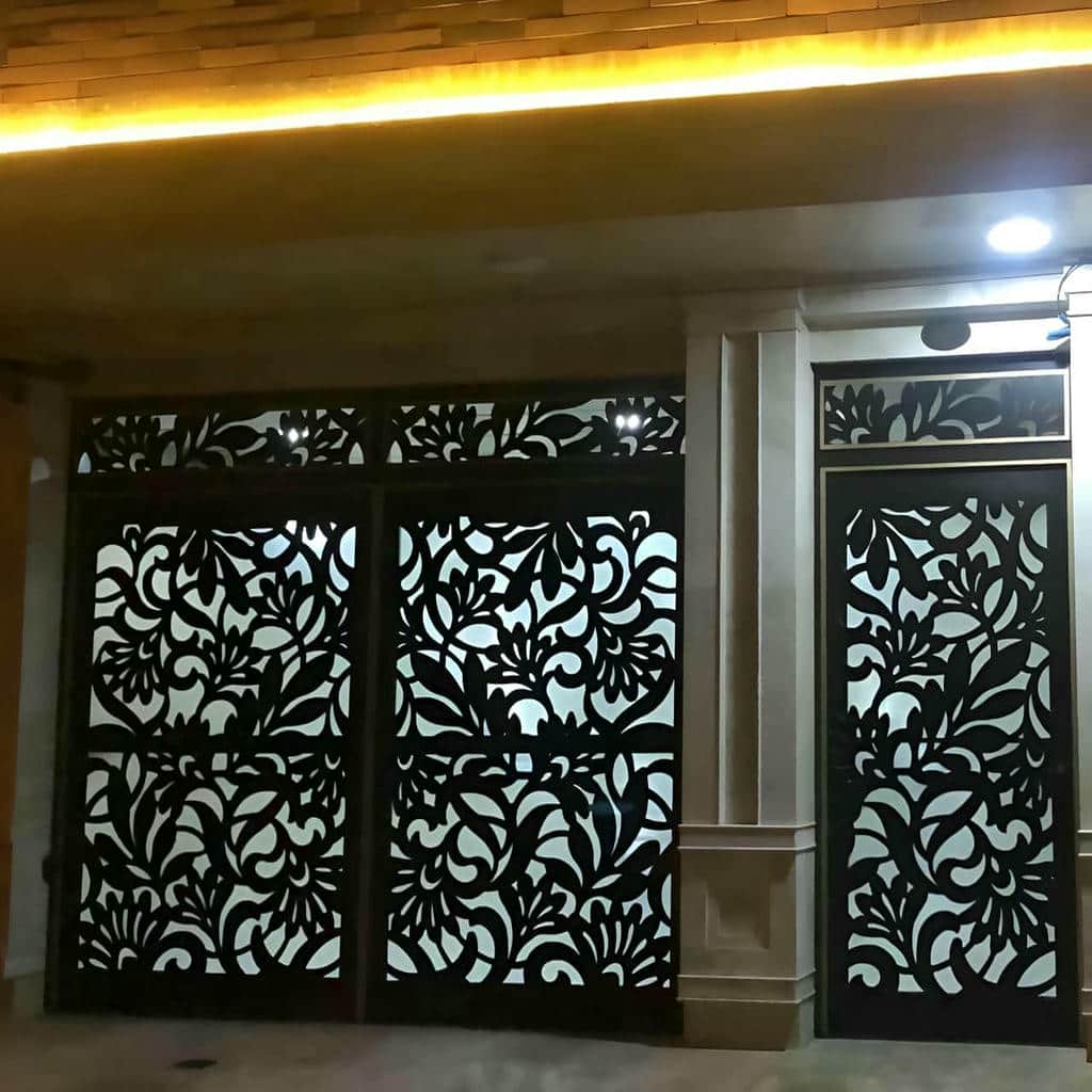 درب حیاط آهنی مدرن با رنگ مات