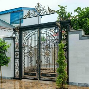 تعویض درب قدیمی باغ با مدل جدید