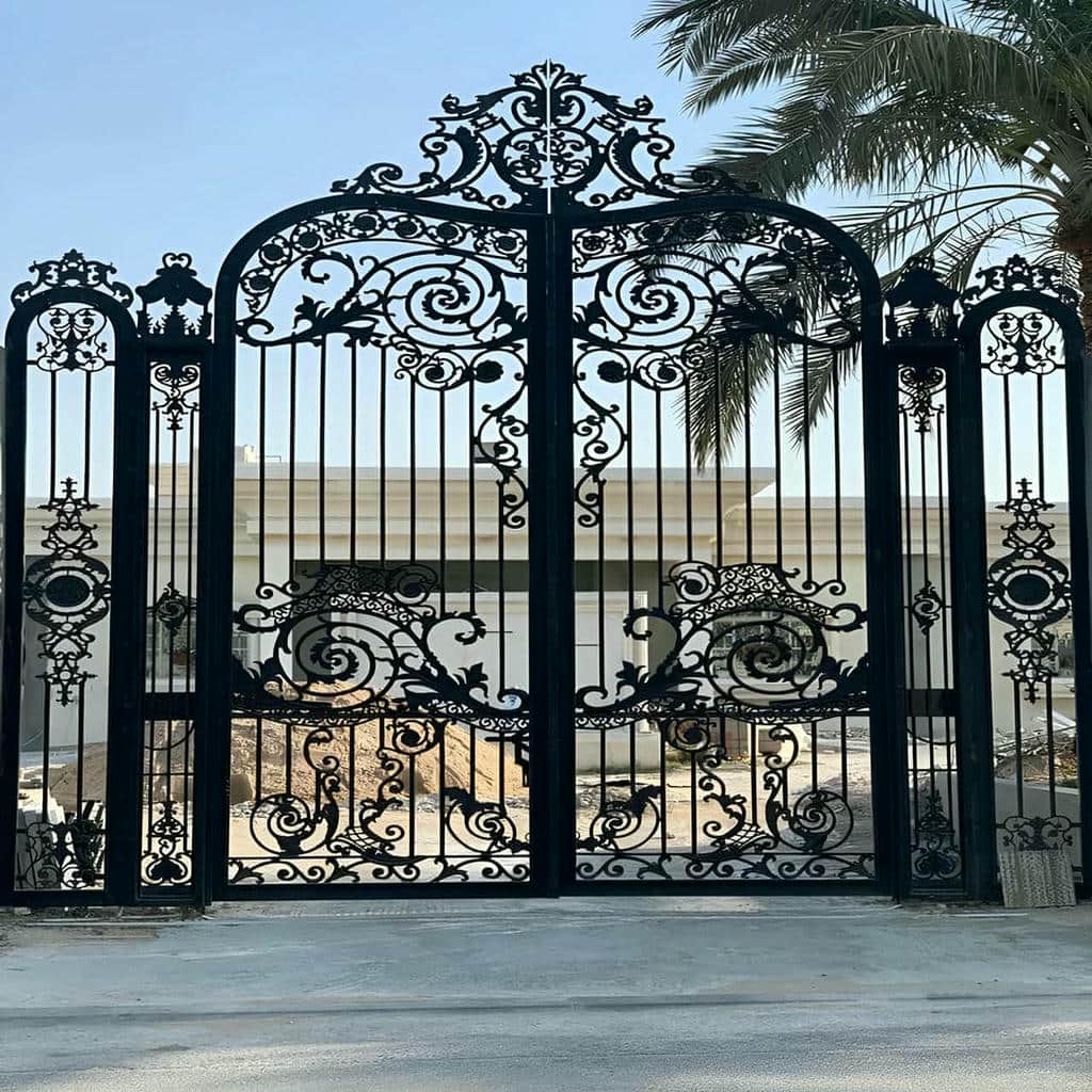 درب دو لنگه حیاط با لولای محکم و حرکت روان
