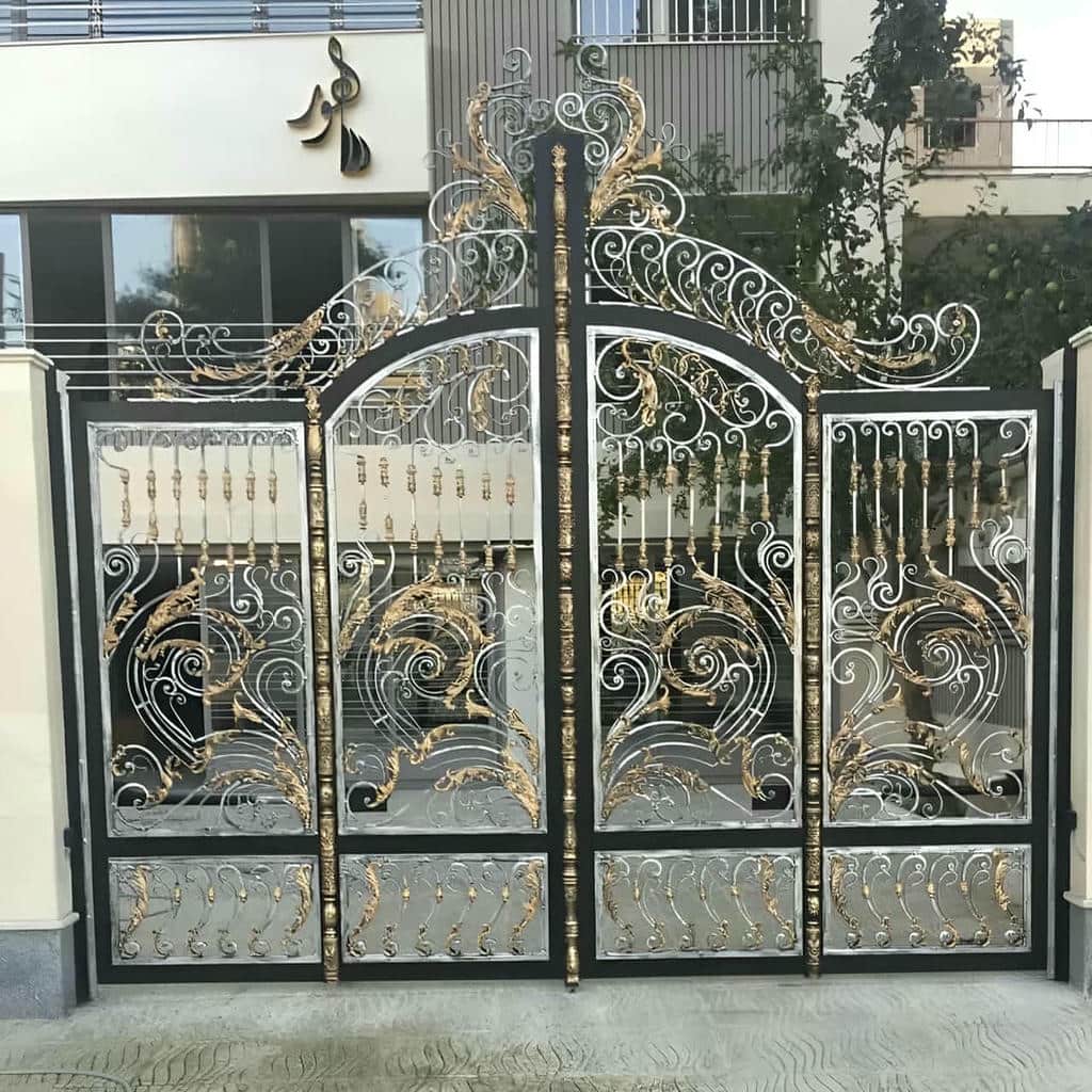 درب آهنی حیاط مستحکم و مقاوم