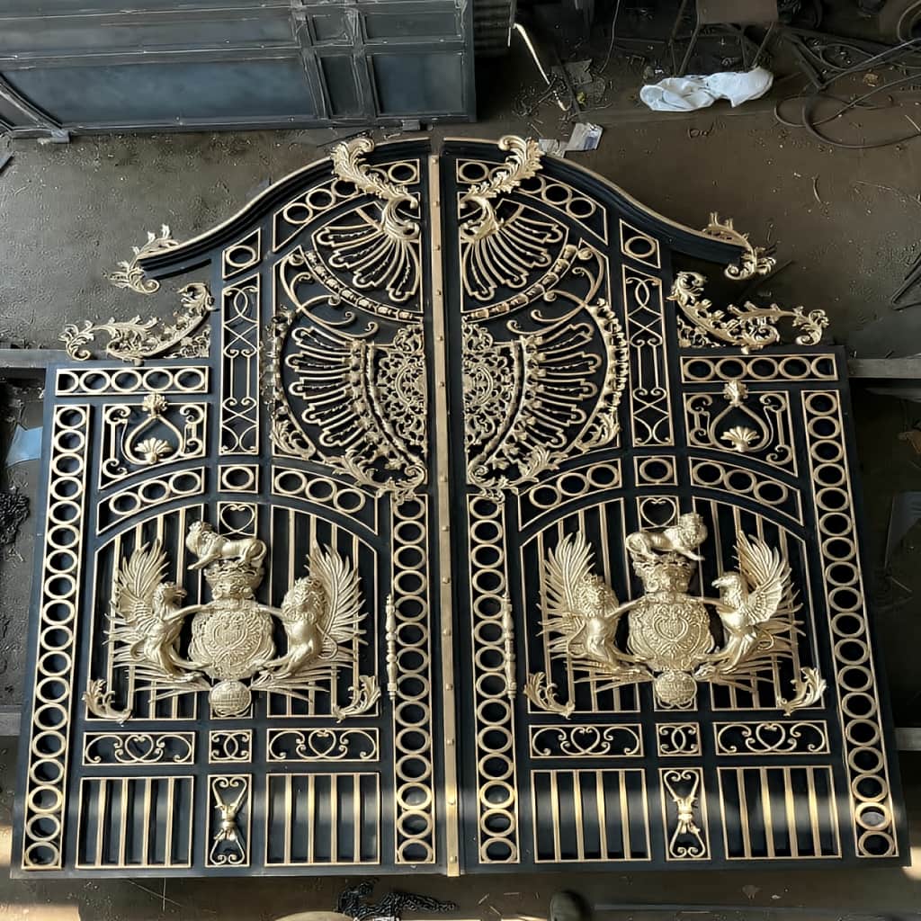 قاب درب حیاط با رنگ کوره ای مقاوم